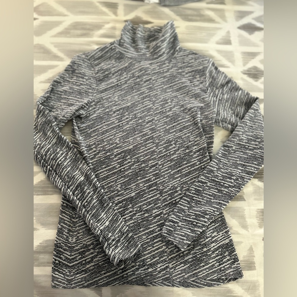 Athleta Flurry Seamless Turtleneck
